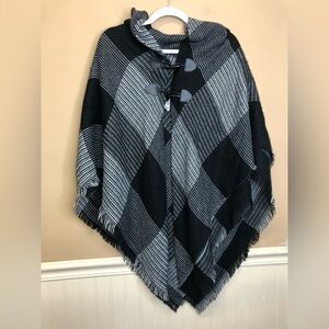 Mix It Black White Poncho Shawl Sweater One Size NWT